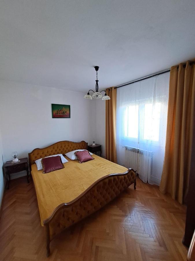 Apartment Artemisia 1 Trogir Eksteriør billede
