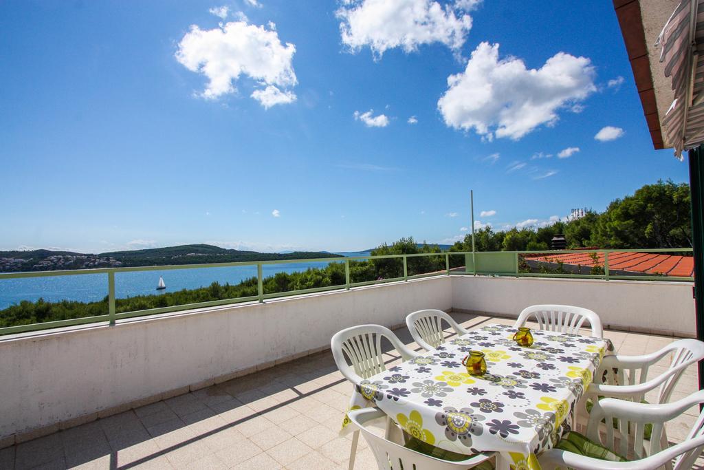 Apartment Artemisia 1 Trogir Eksteriør billede