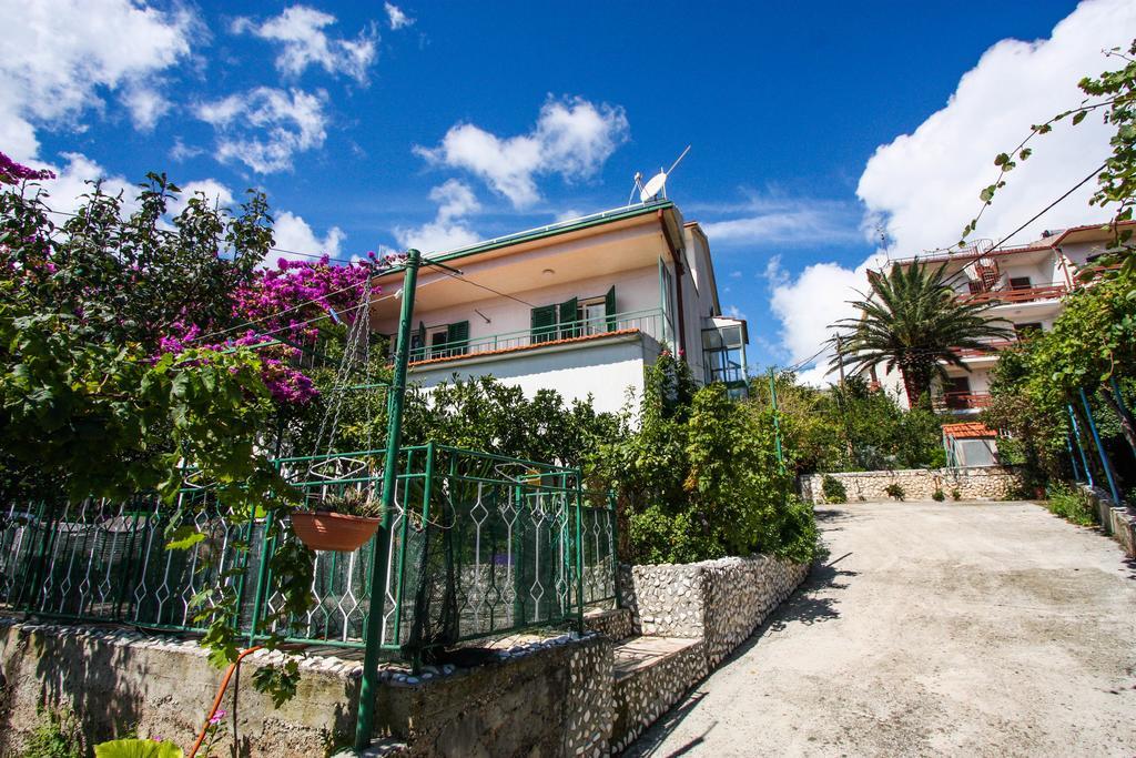 Apartment Artemisia 1 Trogir Eksteriør billede